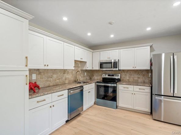 53 Freedom Lane, Coram NY 11727