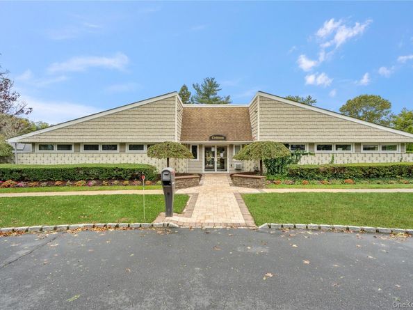 53 Freedom Lane, Coram NY 11727
