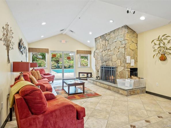 53 Freedom Lane, Coram NY 11727