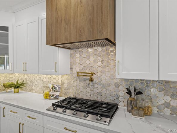 182 Friends Lane, Westbury NY 11590