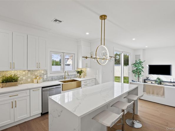 182 Friends Lane, Westbury NY 11590