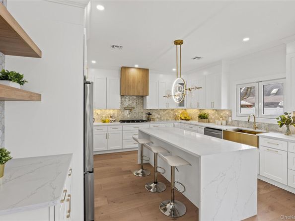 182 Friends Lane, Westbury NY 11590