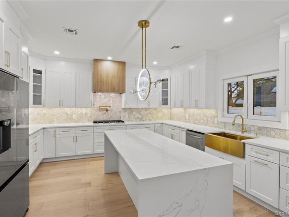 182 Friends Lane, Westbury NY 11590