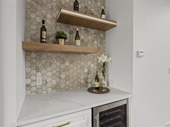 182 Friends Lane, Westbury NY 11590