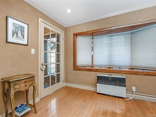 6422 72nd Street, Middle Village NY 11379