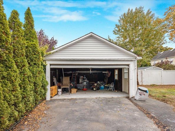 327 N Forest Avenue, Rockville Centre NY 11570