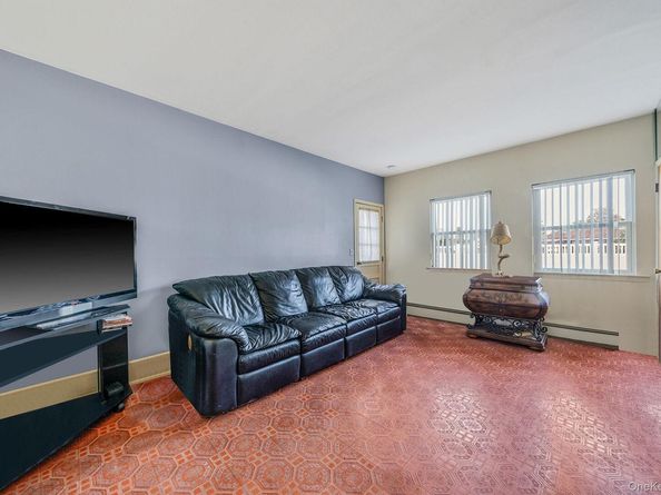 2595 Castle Court, North Bellmore NY 11710