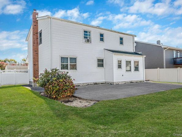 2595 Castle Court, North Bellmore NY 11710