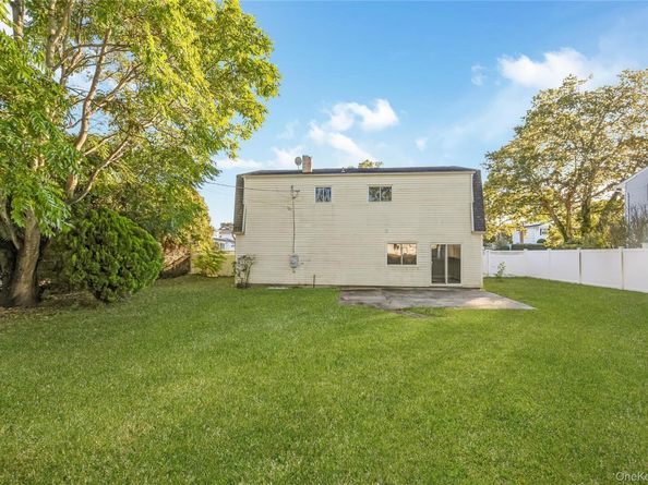 209 Cirrus Road, Holbrook NY 11741