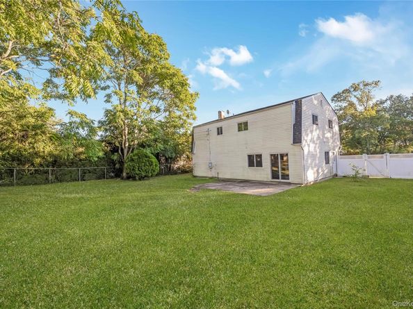 209 Cirrus Road, Holbrook NY 11741