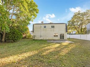 209 Cirrus Road, Holbrook NY 11741