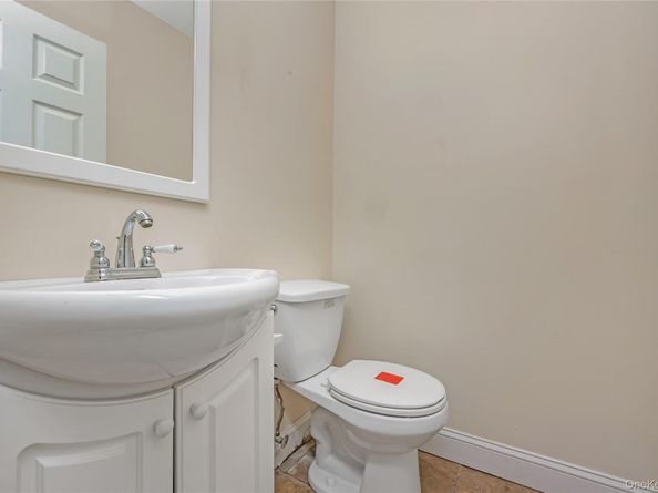 209 Cirrus Road, Holbrook NY 11741