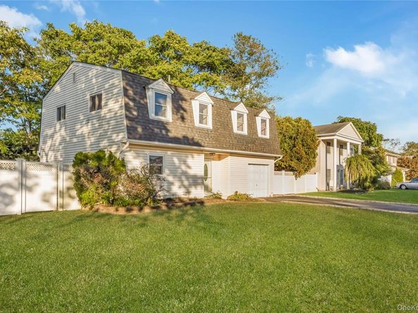 209 Cirrus Road, Holbrook NY 11741