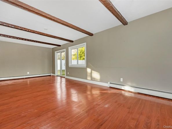 209 Cirrus Road, Holbrook NY 11741