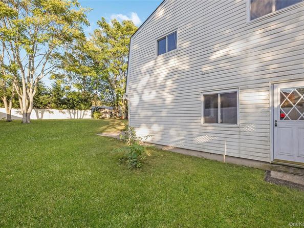 209 Cirrus Road, Holbrook NY 11741
