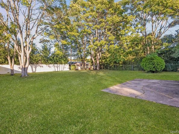 209 Cirrus Road, Holbrook NY 11741