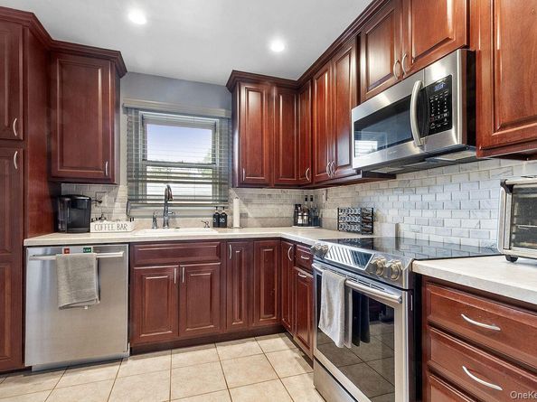 84 Charter Circle 84, Ossining NY 10562