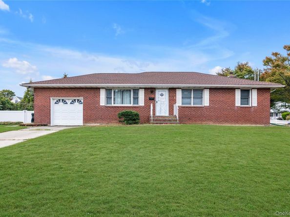 459 Albany Avenue, Lindenhurst NY 11757