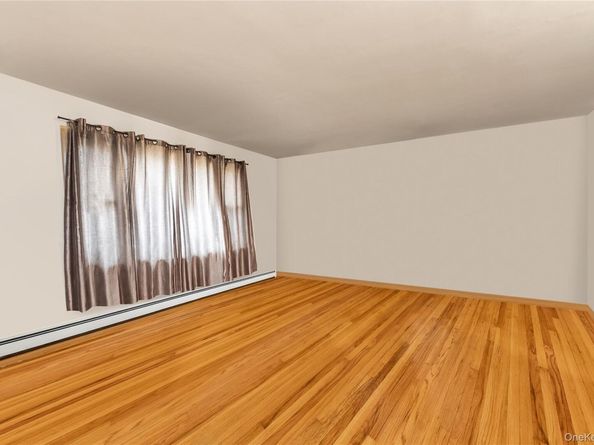 459 Albany Avenue, Lindenhurst NY 11757