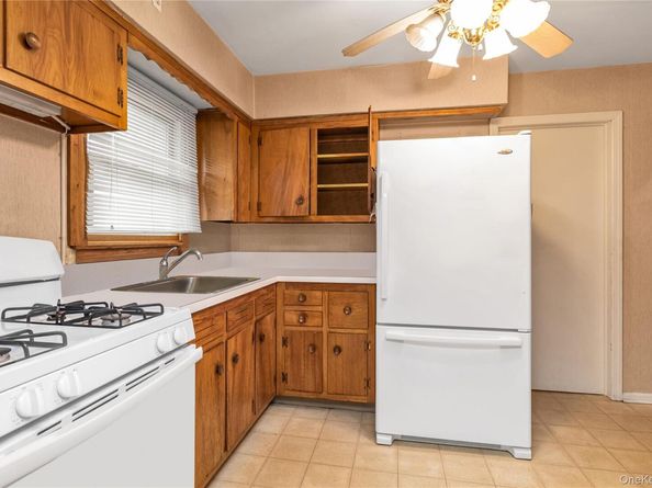 459 Albany Avenue, Lindenhurst NY 11757