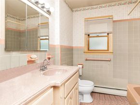 459 Albany Avenue, Lindenhurst NY 11757