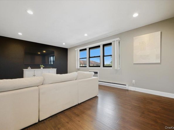 693 Wantagh Avenue, Wantagh NY 11793