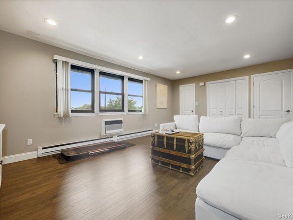 693 Wantagh Avenue, Wantagh NY 11793