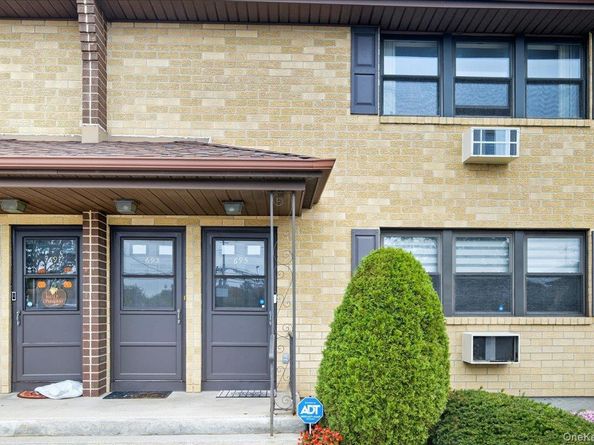 693 Wantagh Avenue, Wantagh NY 11793