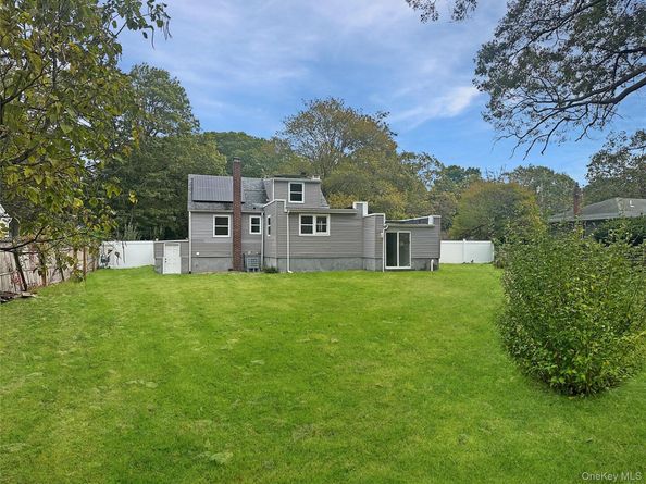 86 Wilson Avenue, Medford NY 11763