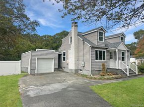 86 Wilson Avenue, Medford NY 11763
