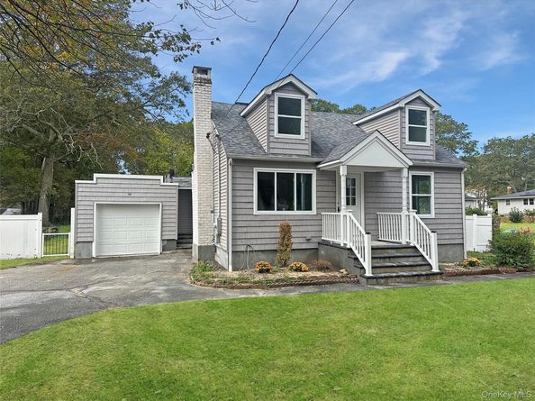 86 Wilson Avenue, Medford NY 11763