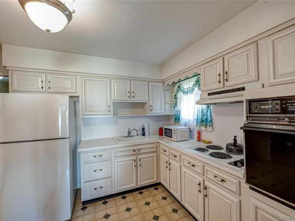 2672 Martin Avenue, Bellmore NY 11710