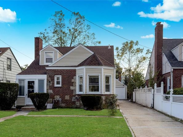 138 Windsor Parkway, Hempstead NY 11550