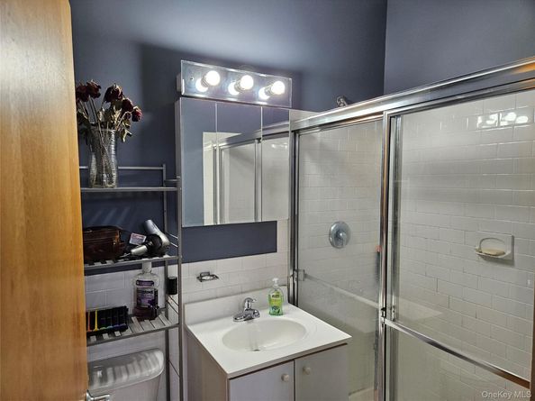 76-18 69th Place 3K, Glendale NY 11385