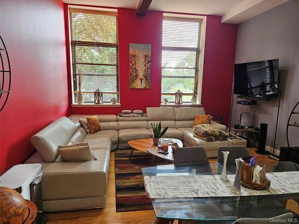 76-18 69th Place 3K, Glendale NY 11385