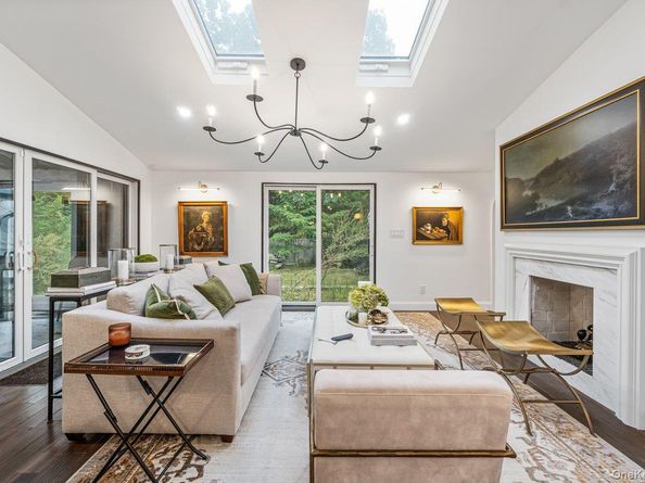 32 Rustic Gate Lane, Dix Hills NY 11746