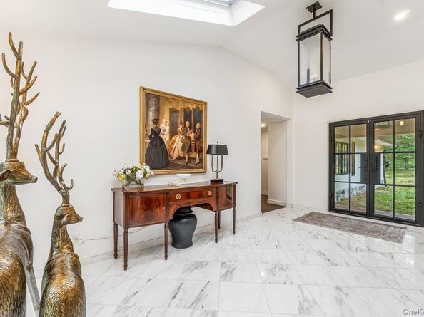 32 Rustic Gate Lane, Dix Hills NY 11746