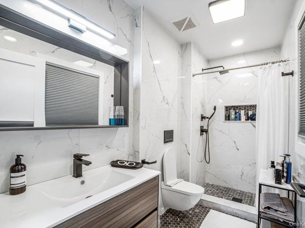 32 Rustic Gate Lane, Dix Hills NY 11746