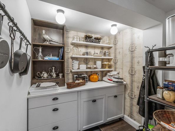 32 Rustic Gate Lane, Dix Hills NY 11746