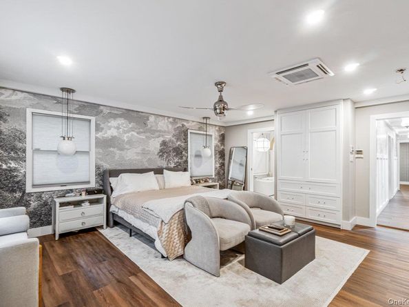 32 Rustic Gate Lane, Dix Hills NY 11746