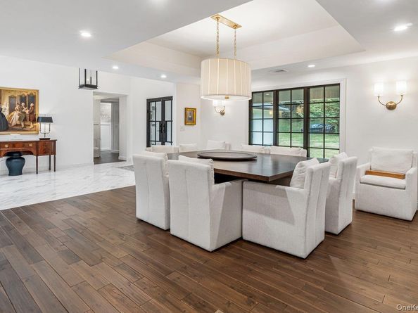 32 Rustic Gate Lane, Dix Hills NY 11746