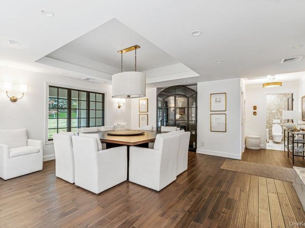 32 Rustic Gate Lane, Dix Hills NY 11746