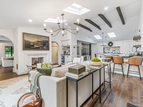 32 Rustic Gate Lane, Dix Hills NY 11746