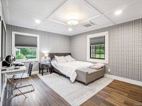 32 Rustic Gate Lane, Dix Hills NY 11746