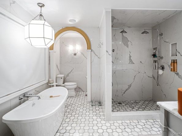 32 Rustic Gate Lane, Dix Hills NY 11746