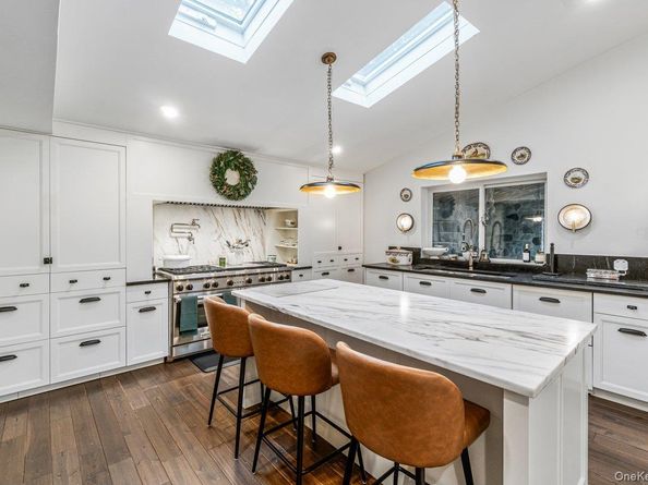 32 Rustic Gate Lane, Dix Hills NY 11746