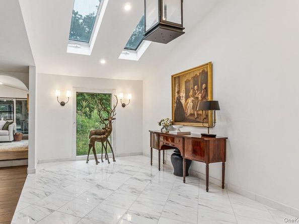 32 Rustic Gate Lane, Dix Hills NY 11746