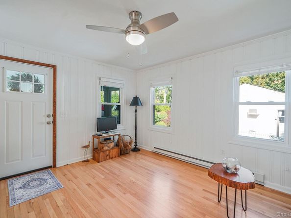 4 Wyandanch Trail, Ridge NY 11961