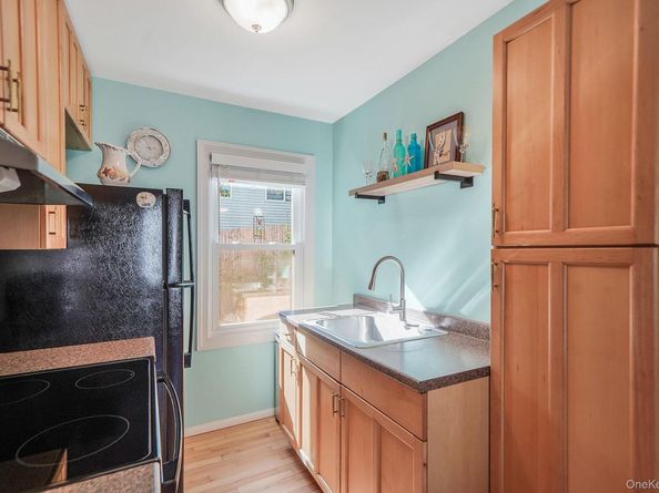 4 Wyandanch Trail, Ridge NY 11961