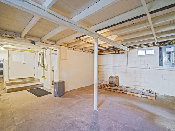 4 Wyandanch Trail, Ridge NY 11961